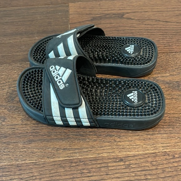 Adidas Kids Slides Size 2 - Picture 2 of 3
